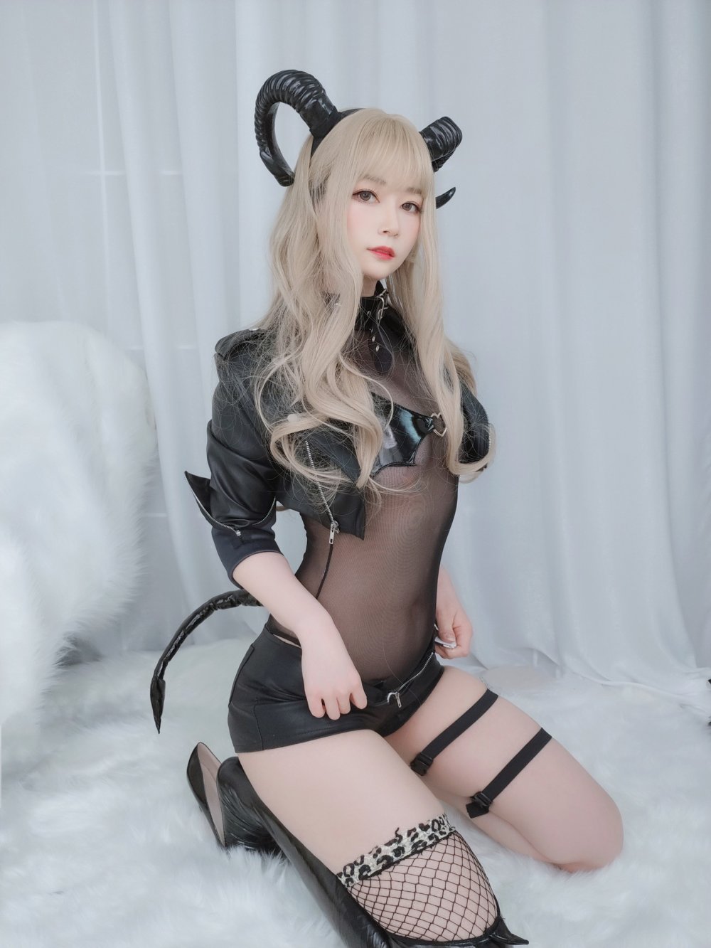 小皮衣的誘惑 [30P]