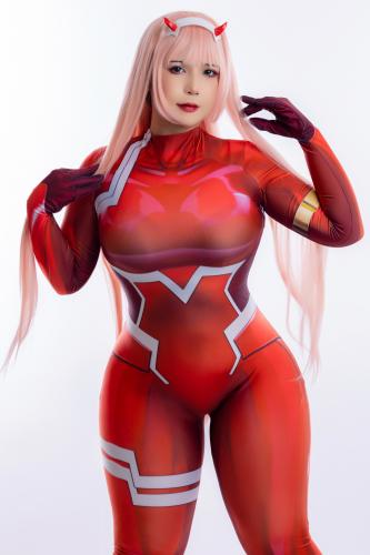 [Cosplay] Uy Uy – Zero Two