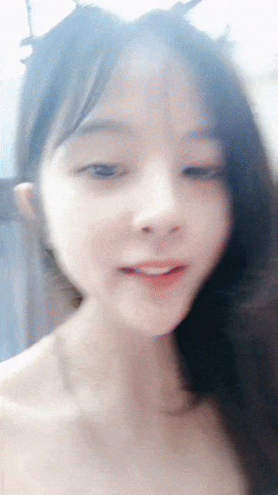 饅頭逼一線天【無敵兔兔】帶女神閨蜜一起,脫下內衣自摸揉奶,翹起屁股掰穴,廁所跳蛋塞穴呻吟