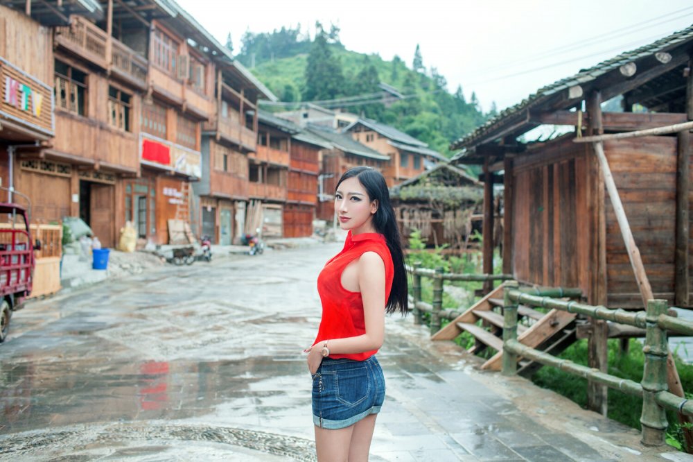 大胸妹戶外擺拍[31P]