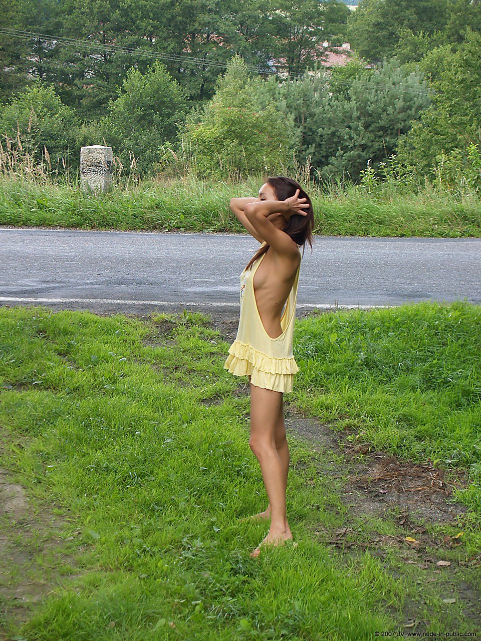 馬路上全裸晾穴[21P]