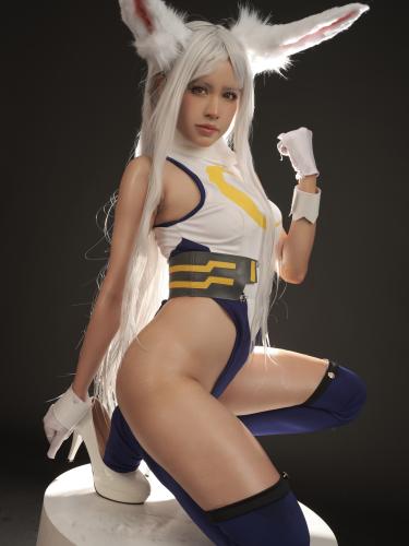 [Cosplay] PingPing 平平 – Rumi Usagiyama aka Mirko 兎うさぎ山やまルミ (My Hero Academia)