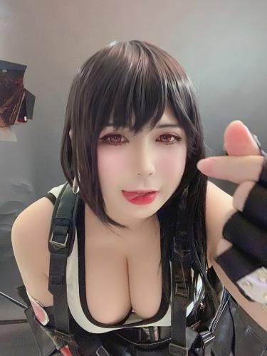 [Cosplay] Uy Uy – Tifa