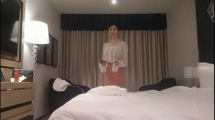 胖哥2800元網約S形魔鬼身材巨乳美女啪啪，包臀裙大長腿操的淫叫不止