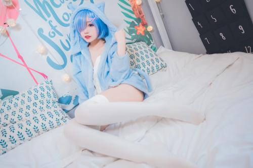[Cosplay] 猫君君MaoJun 雷姆猫耳睡衣