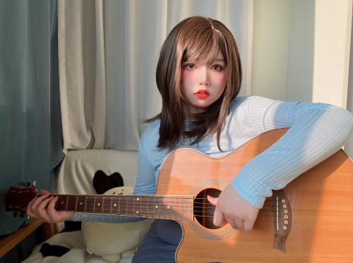 [Cosplay] 鸽鸽咕咕（我想吃麦当劳）- 吉他妹妹