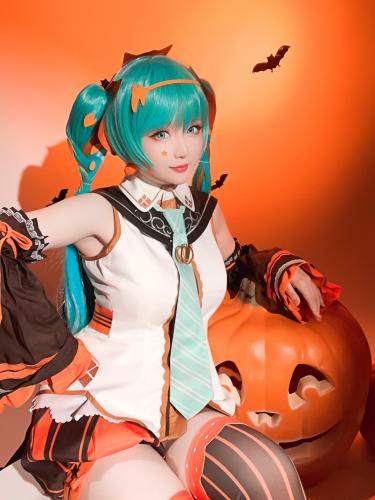 [Cosplay] 星之迟迟 初音未来万圣节