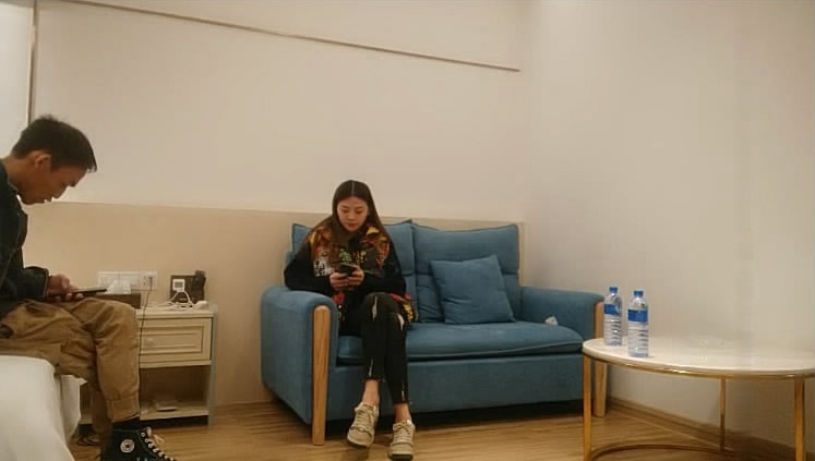 探花約了個顏值不錯苗條長腿妹子摸奶口交大力猛操呻吟嬌喘