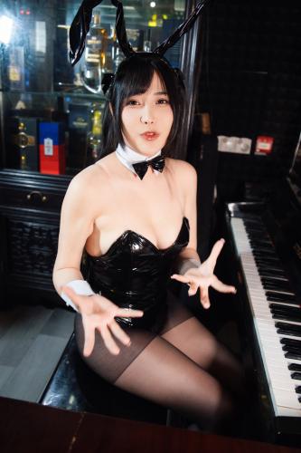 [Cosplay] 糖果果candy 黑胶兔兔2