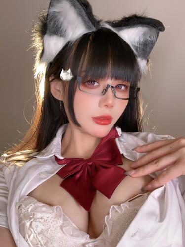 [Cosplay] Jiu Yan 九言 – Cat-eared girl’s skirt 猫耳娘的裙底