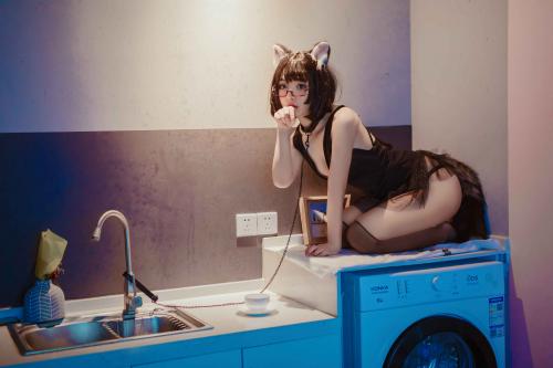 [Cosplay] yuuhui玉汇 NO.001 猫猫头黑裙子 [10P-110MB]
