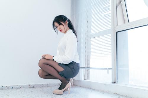 [Cosplay] Xansoon 轩萧学姐 – OL private socks temptation OL私袜诱惑