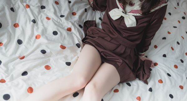 柚木少女 撅在床上自己扒開 [24P]