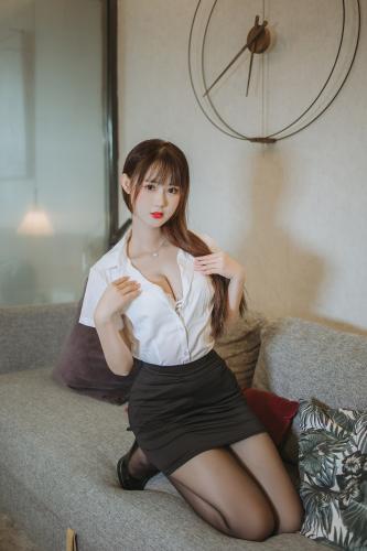 [Cosplay] 羽生三未图集 黑丝包臀OL