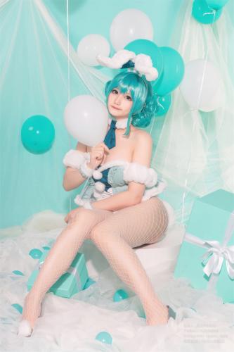 [Cosplay] Nyako 喵子 – Hatsune White Rabbit 初音白兔