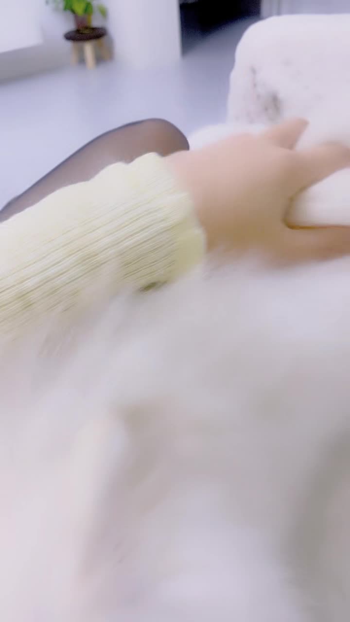 【王老師】密碼房勾引表姐兒子，阿姨奶子漲幫揉揉，埋頭猛吸奶，手指插多毛騷逼，插起來很舒服