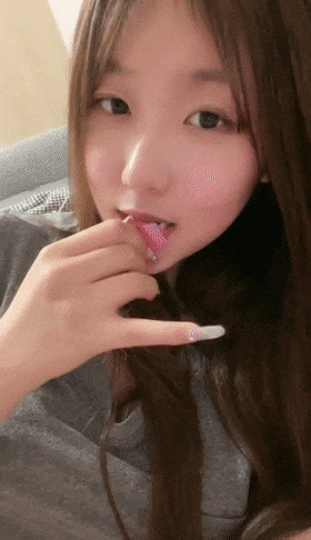 蘿莉變女神了 ，【真禮】這樣的大胸尤物， 扒穴扣逼了， 真好看，清純反差，校園女神