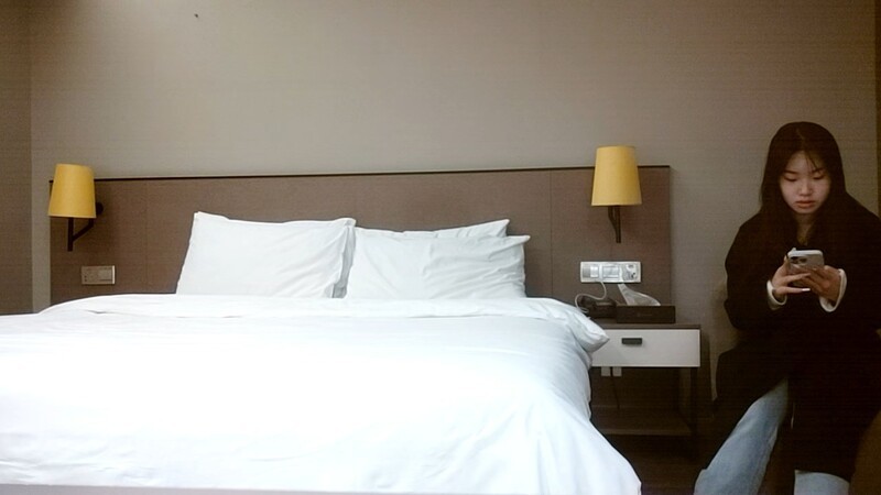 2024.2.26【利哥探花】19歲嫩妹，乖巧聽話水潤多汁，激情爆操嬌喘陣陣