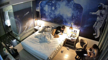 主題酒店太空漫遊情趣房拍攝到的鄰家氣質小姐姐與男友開房愛愛 互舔互插愛撫爽的欲仙欲死