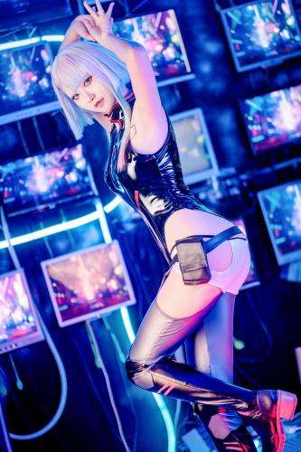 [Cosplay] HIKO – Cyberpunk Lucy