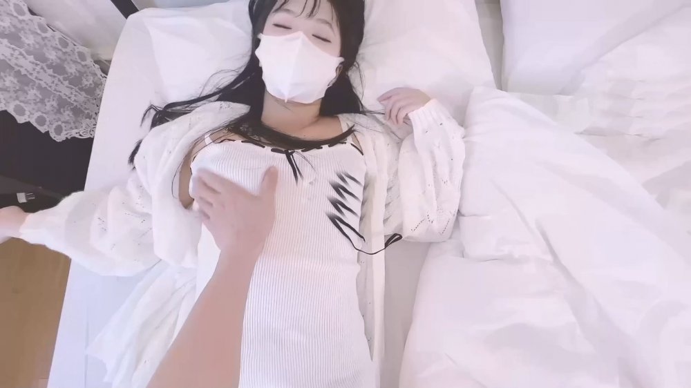 青春靚麗校花▌小敏兒▌迷草暗戀的女同學 爆肏窄裙嫩穴 神情游離內射灌精