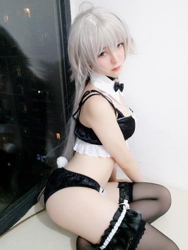 [Cosplay] YiXiaoYangZe 一小央泽 – Black rabbit 黑兔