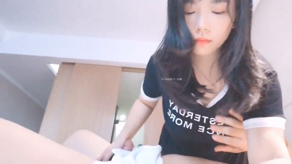 清純顏值大奶女高小妹✅放學被金主爸爸帶到酒店玩弄，現在的小學妹都是吃什麼身材長大的 一對小白兔晃動的要眼暈了[MP4/1.15GB]