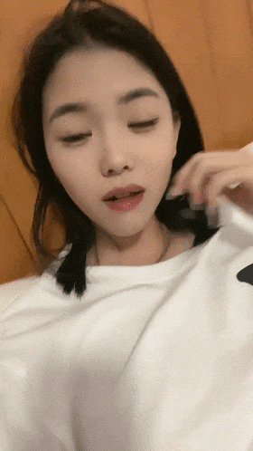 清純天花闆女神！ 尺度突破自我，【大美】，嬌俏可人，芳齡23，平面模特，小美女身材真不錯