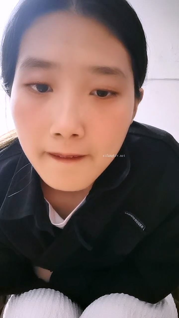 牛逼了，半夜驅車學校門口操逼，【戶外桃子】，干完不過癮，帶到出租屋來第二炮，穿上黑絲，狂摳逼，小姐姐被玩慘