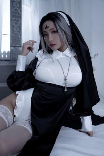 [Cosplay] LoLiSAMA 洛璃 – nun 修女