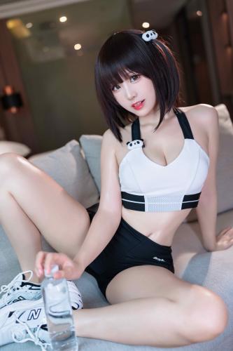 [Cosplay] miko 酱 – Egg white panda 蛋白大熊猫