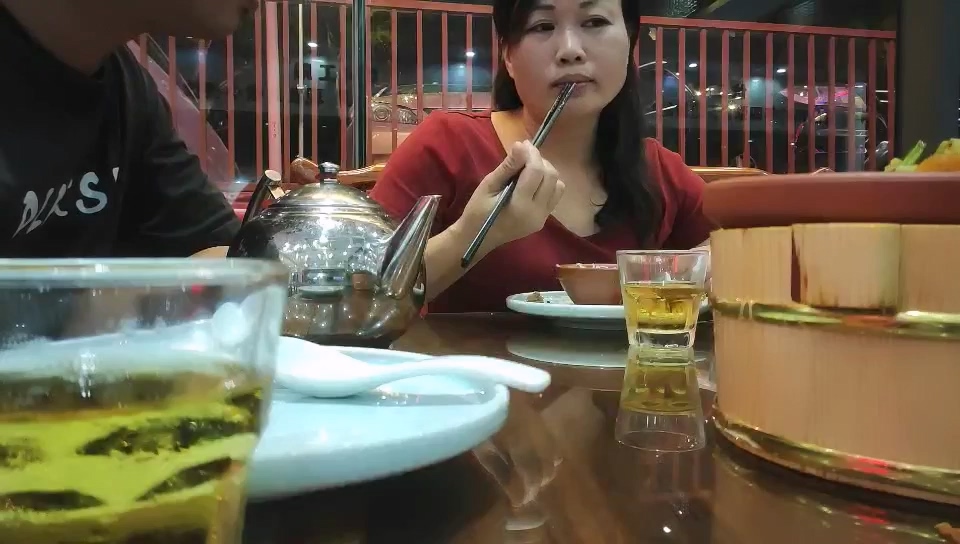 7-22專找老阿姨玩_今夜約知性人妻，酒足飯飽開始3P大戰