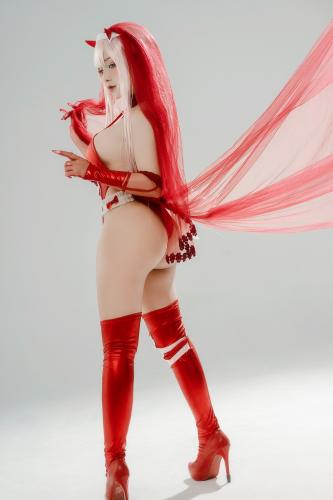 [Cosplay] Sayo Momo – Zero Two Wedding Dress