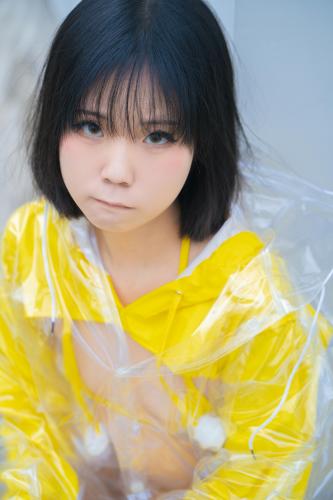 [Cosplay] 一只小栗奈 天台小雨衣