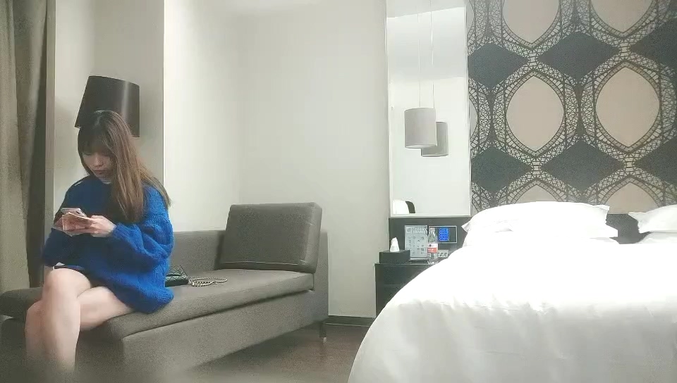 11-20利利堅辛苦探花第二場約啪在校大學妹子，啪啪時一直說騷話，現在的學生真開放