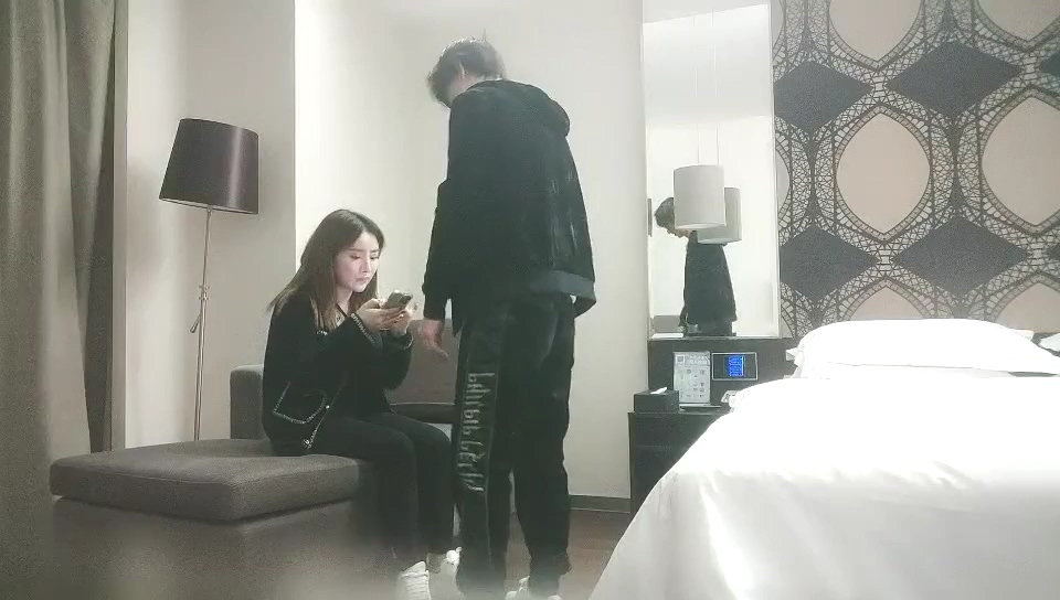11-20利利堅辛苦_探花第一場約啪愛笑女神，被乾的喊道 好深，好爽啊