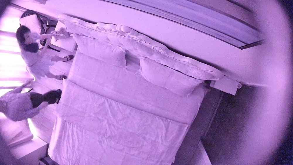 貴在真實賓館純上帝視角偸拍 一對偸情男女開房激情造愛 饑渴難耐進屋就開始搞起來 美女呻吟聲太撩人了