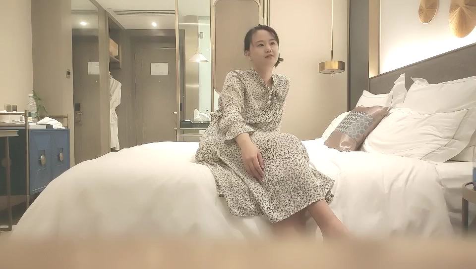 7-30小馬尋花第一場約啪 碎花長裙170妹子，陰毛濃密性欲強，搞了兩炮