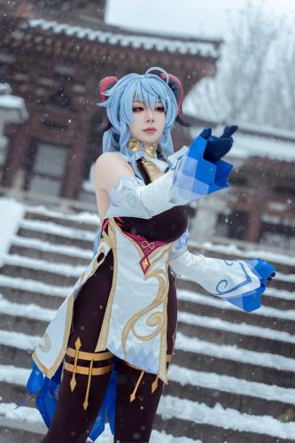 [Cosplay] 虎森森 原神 甘雨 雪景