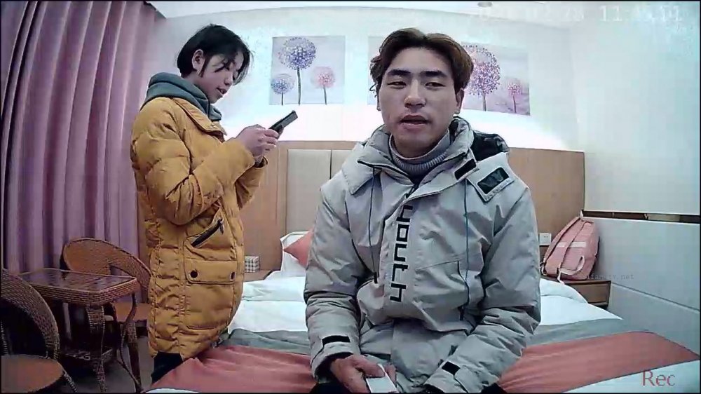 酒店偷拍2.28學生鐘點房之大戰稚嫩大奶學生妹