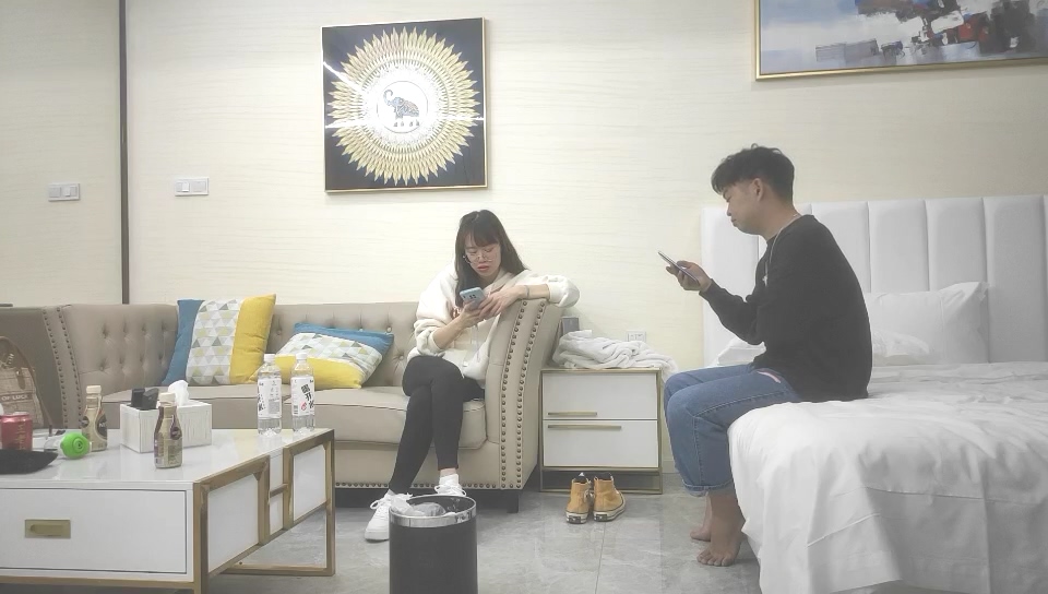3-11我有一台拖拉機探花約啪眼鏡妹，還在讀大學，為了學費出來兼職，清純害羞無敵反差婊