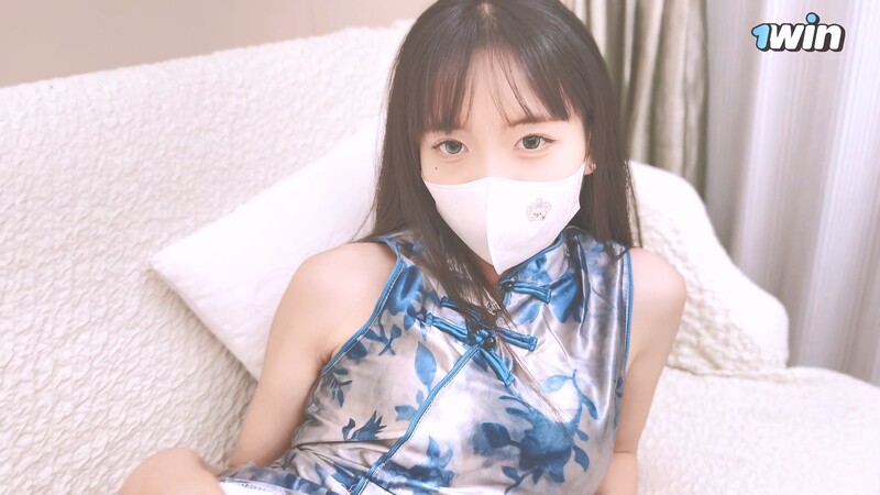 白嫩甜美學姐女神【愛玩熊熊】中式旗袍白絲是你們菜嗎性感旗袍白絲美腿 性感蜂腰蜜桃臀暴力後入