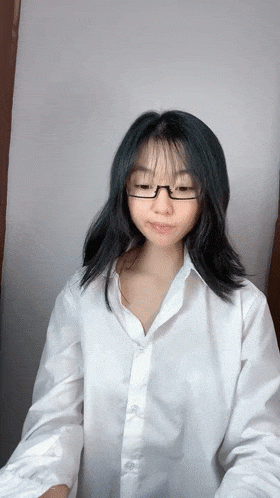 新人露臉，19歲，大二眼鏡學生妹下海，【夏天的童話】，看著羞澀稚嫩