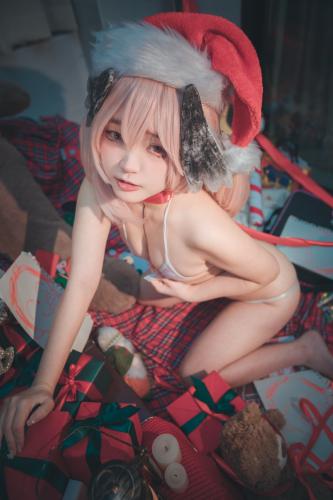 [Cosplay] 神沢永莉 – 请签收小春的礼物