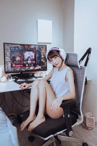 [Cosplay] Niniru 泥泥汝 – Sunlight 阳光