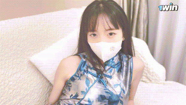 白嫩甜美學姐女神【愛玩熊熊】✅中式旗袍白絲是你們菜嗎，性感旗袍白絲美腿 性感蜂腰蜜桃臀暴力後入