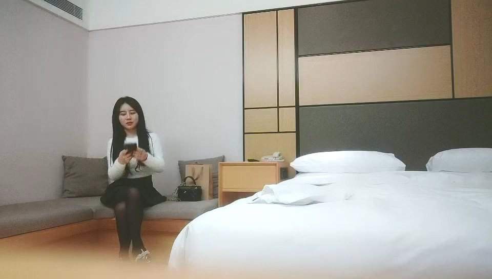 12-9乾淨利速約炮紋身騷婊子，大雞巴要把她操哭了