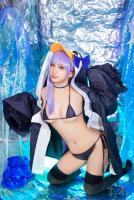 [Cosplay] LoLiSAMA 洛璃 – Swimsuit Lily 水着莉莉丝
