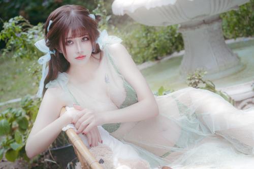 [Cosplay] 鹿八岁 – 小鹿的秘密花园