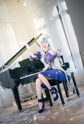 [Cosplay] Honoka 花兮 – Robin 知更鸟